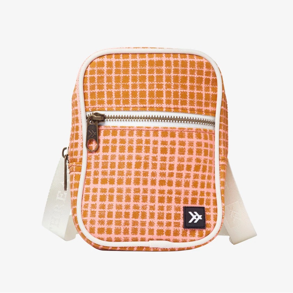 NWT Threads Crossbody Bag in Irvine